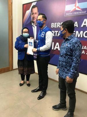 Hafiz - Camelia Resmi Terima Rekomendasi Demokrat di Pilbup Batanghari