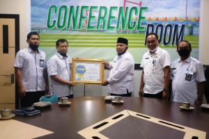 Bupati Tanjab Barat Terima Penghargaan Dari BPS Pusat