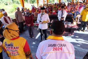 CE-Ratu Lantik Tim Pemenganan Di Basis Masnah, Warga Targetkan Menang 80 Persen