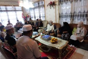 Terus Ke Rumah Warga, Ratu Kembali Sambangi Kediaman Sukirman