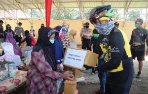 Pantau Situasi Kamtibmas di Muaro Jambi-Tanjabtim, Kapolda juga Beri Bansos ke Warga