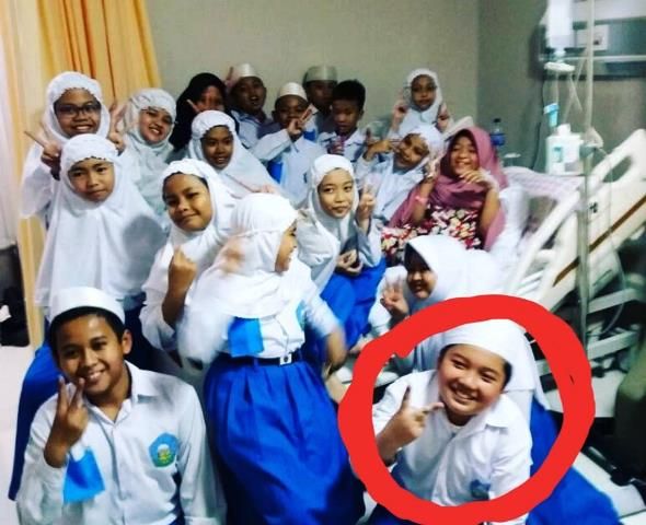 Febiansyah saat membesuk Putri Ivka Moningka Prameswari anak dari Ivan Wirata, 21 Februari 2018 di RS.Siloam.