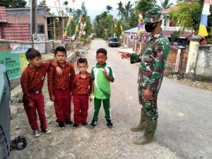 Terapkan Protokolkes, Satgas TMMD Ke 109 Kodim 0417/Kerinci Ajak Siswa Pakai Masker