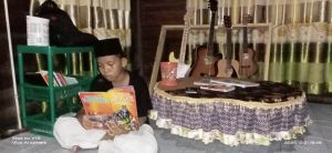 Di tengah Pandemi, Guru di Tanjab Barat ini Bekali Siswa dengan Baca Buku