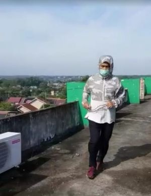 Semakin Membaik, Fasha Lari Marathon Sambil Membawa Tasbih 