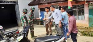 Cegah Penyebaran Covid-19, Satgas TMMD Bagikan Masker ke Warga