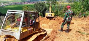 Agar Selesai Sesuai Target, Excavator dan Bulldozer Bekerja Dari Pagi Hingga Sore di Lokasi TMMD