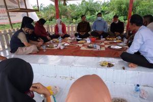 Sambangi Desa Pudak, Ratu Dengarkan Curhatan Petani Ikan Soal Mahalnya Pakan Ikan