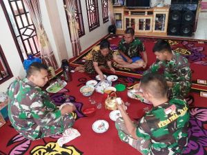 Begini Kebersamaan Satgas TMMD saat Sarapan Pagi Bersama Orang Tua Asuh