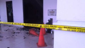 Setelah Aksi Pengrusakan, Gedung DPRD Kota Jambi Dipasang Garis Polisi