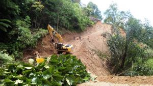 Medan yang Sulit Tak Suritkan Semangat Satgas Buka Jalan Baru