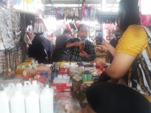 Al Haris Turun ke Pasar Aur Duri, Warga Langsung Minta Daun Sungkai