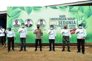 Peringati Hari Lingkungan Hidup, Pjs.Gubernur Lepas 2020 Bibit Ikan di Sungai Batanghari