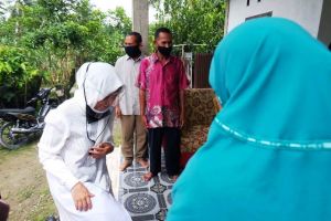 Sambutan Warga saat Ratu Munawaroh Door To Door di Batang Asam, Warga: Insya Allah Menang