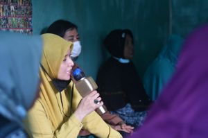 Disambut Antusias Emak-emak di Desa Sungai Penoban, Ratu: Ada Program Bantuan untuk UMKM Perempuan