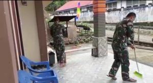 Orang Tua Asuh Terharu Satgas Bantu Kegiatan Rumah Tangga Termasuk Menyapu