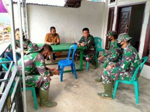 Jalin Keakraban, Danramil 417-01/GNK Bersama Kades dan Warga Ngopi Bersama