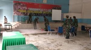 Satgas TMMD 109 Kodim 0417/Kerinci dan Warga Gotong Royong Bersihkan Gedung Serba Guna