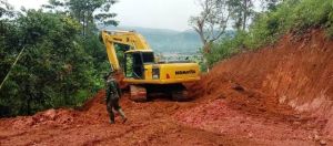 Ini Alasan Satgas Gunakan Alat Berat di Lokasi Pembukaan Jalan TMMD di Desa Sungai Langkap