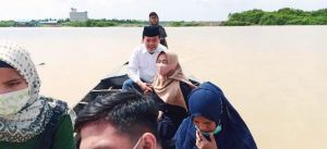 Melihat Kondisi Masyarakat Di Rantau Rasau, Haris Ditemani Bakri dan Hich