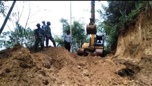 Kondisi Medan Berat, Alat Berat Terus Bekerja Bantu Percepat Pembukaan Jalan Baru