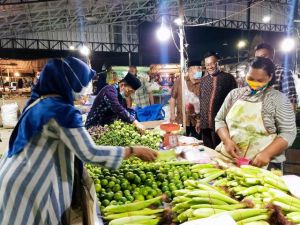 Tengah Malam Haris Blusukan ke Pasar Induk Talang Gulo
