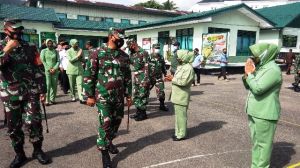 Didampingi Ketua Persit, Danrem 042/Gapu Kunker ke Kodim 0417 dan Tutup TMMD di Desa Sungai Langkap