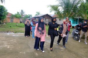 Warga Kumpeh Mengadu ke Ratu Munawaroh Jalan Provinsi yang Hancur