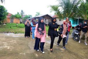 Sambangi Warga Rantau Panjang Kumpeh, Ratu Sampaikan Program Beasiswa  Hafiz dan Anak Berprestasi