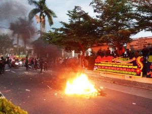 Pembakar Motor Dinas Polisi saat Demo Tolak UU OmnibusLaw di Jambi Ditangkap