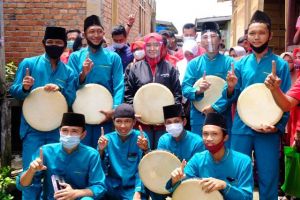 Ratu Munawaroh Disambut Kompangan di Mudung Laut