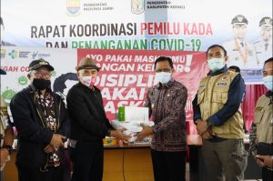 Tekan Penyebaran Covid-19 di Jambi, Pjs Gubernur Ardy Distribusi Bantuan Alkes ke Kerinci 