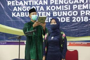 Resmi Dilantik Sebagai Komisioner KPU Bungo, Ini Kata Maryam 
