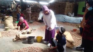 Ratu Munawaroh Kunjungi Pabrik Rempah di Kenali Asam Bawah