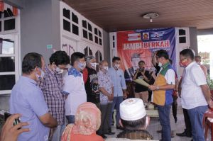 Gempur Kota Jambi, Syafril Kukuhkan Relawan dari Paguyuban Pengemudi Mitra Ojek Online