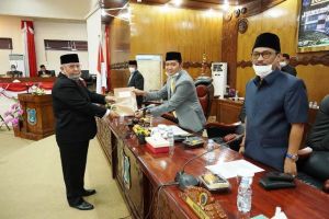 Rapat Paripurna Pertama DPRD Tanjabbar, Ini Harapan Bupati