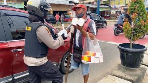 Sisir Kota Jambi, Polwan Polda Jambi Berbagi
