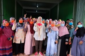 Di Hadapan Warga Mestong, Ratu Janjikan Pelayanan Publik Transparan dan Cepat