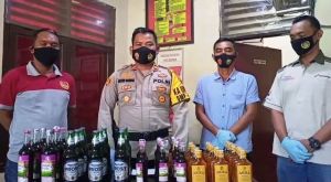 Polisi Grebek Gudang Miras di Mini Market Desi