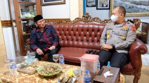 Kapolda Jambi Irjen Pol A Rachmad Wibowo Sambangi H Umar Yusuf di Kediamannya