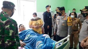 Kapolda dan Danrem 042/Gapu Besuk Personel Brimob Sumsel di RS H.A Thalib Kerinci