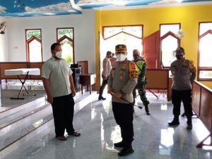Kapolres Muaro Jambi Sambangi Gereja di Sungai Bahar, Pastikan Situasi Kamtibmas