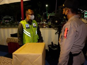 Nataru, Kapolda Jambi Beri Semangat ke Petugas hingga Bingkisan