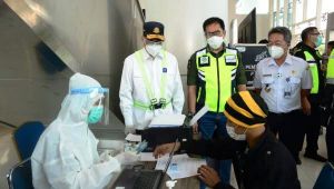 Menhub Cek Penerapan Protokol Kesehatan dan Pelaksanaan Tes COVID-19 di Bandara Soetta