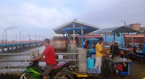 Malam Tahun Baru Titian Orang Kayo Digembok, Pedagang Legowo