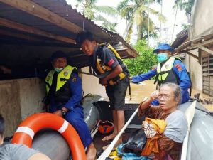Polda Jambi Kerahkan Personel Evakuasi Warga Terdampak Banjir