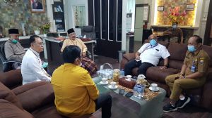 IW Datangi Kadis PUPR Provinsi Jambi Ajak ke Lokasi Cek Jalan Siau Tanjabtim