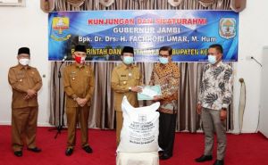 Fachrori Salurkan Bantuan Cadangan Pangan Di Sungai Penuh