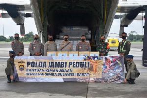 Polda Jambi Peduli Sulbar dan Kalsel, 6 ton Bansos Diberangkatkan
