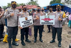 Bansos Polda Jambi Peduli Diserahkan ke Kapolda Kalsel Untuk Korban Banjir